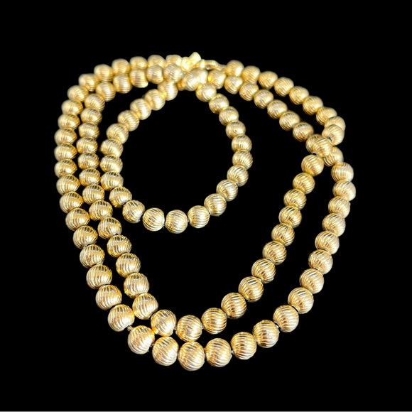 Vintage Monet Gold Plated Textured Bead Necklace 1950s 26 inch 5mm Beads - Picture 9 of 11